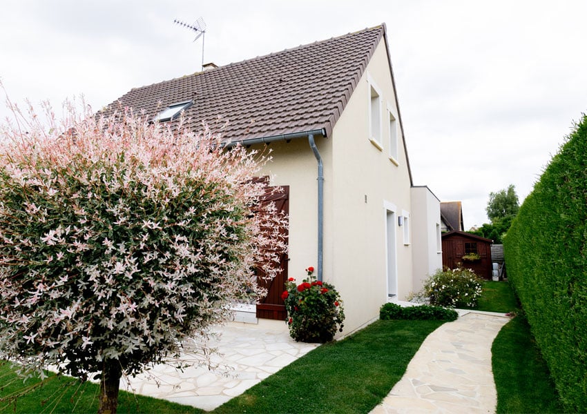 L'extension positionnée sur la façade arrière de la maison.