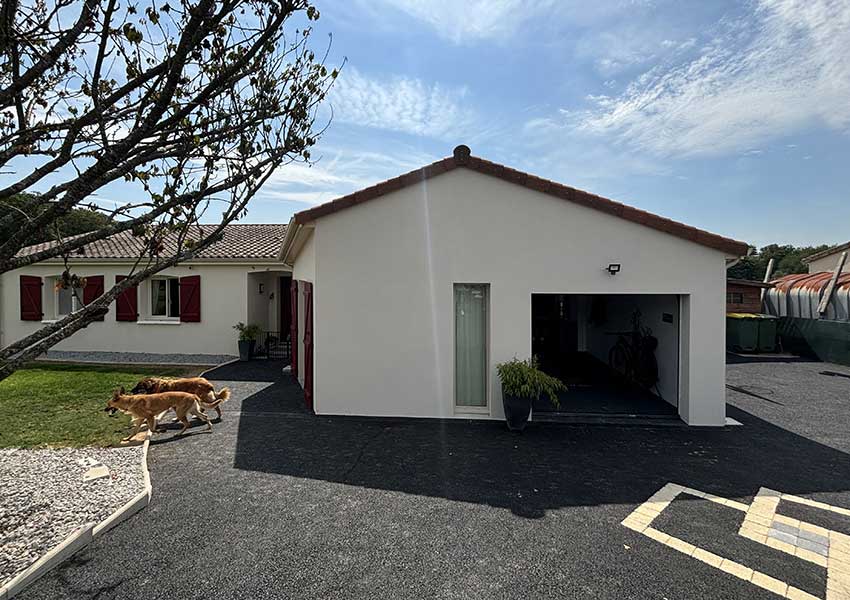 Un garage de 14 mètres carrés à St Laurent les Eglises.